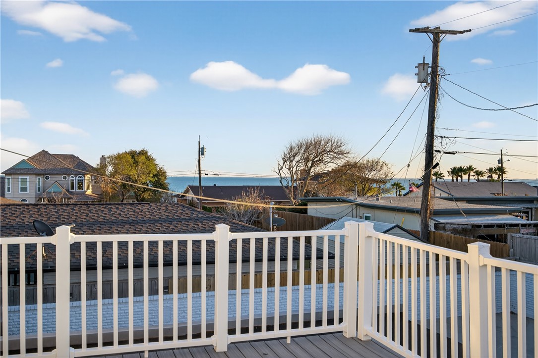 103 Granby Place Portland, TX 78374 - Photo 33 of 40 a view of a balcony with wooden fence