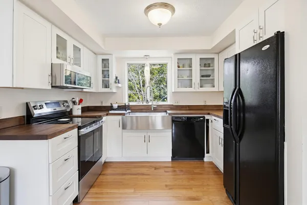 $449,000 | 31 Hanson Drive, Topsham, ME 04086