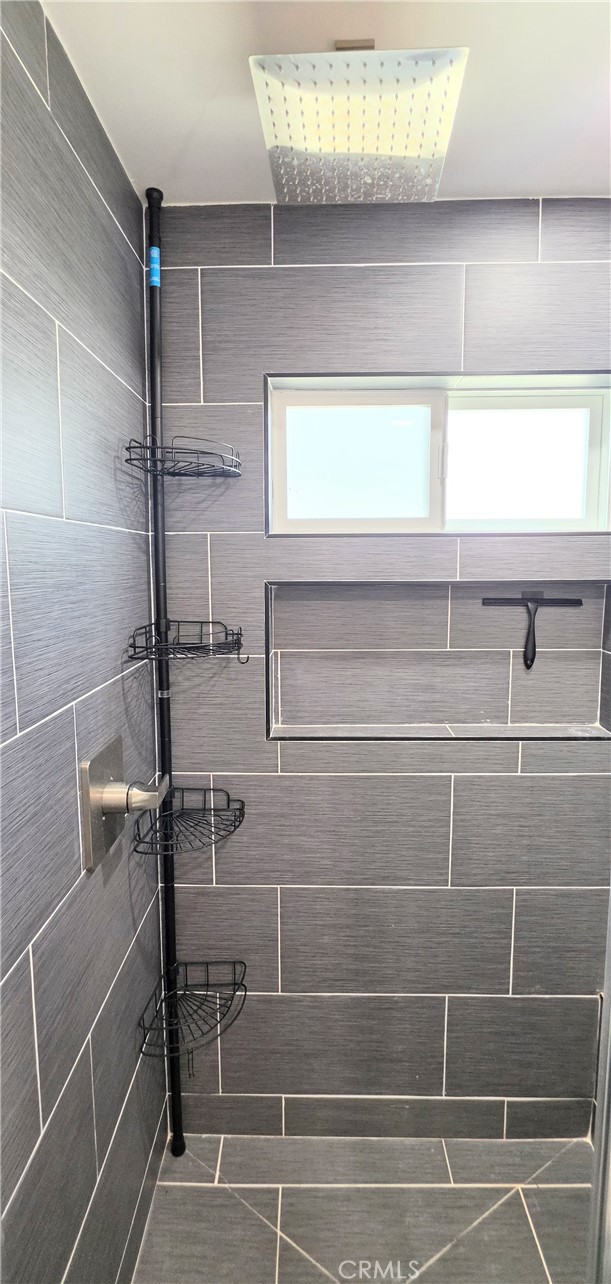 402 Findlay Montebello, CA 90640 - Photo 16 of 33 Guest/hallway bath shower