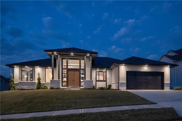 $1,200,000 | 2270 Palisades Drive, Riverside, MO 64150
