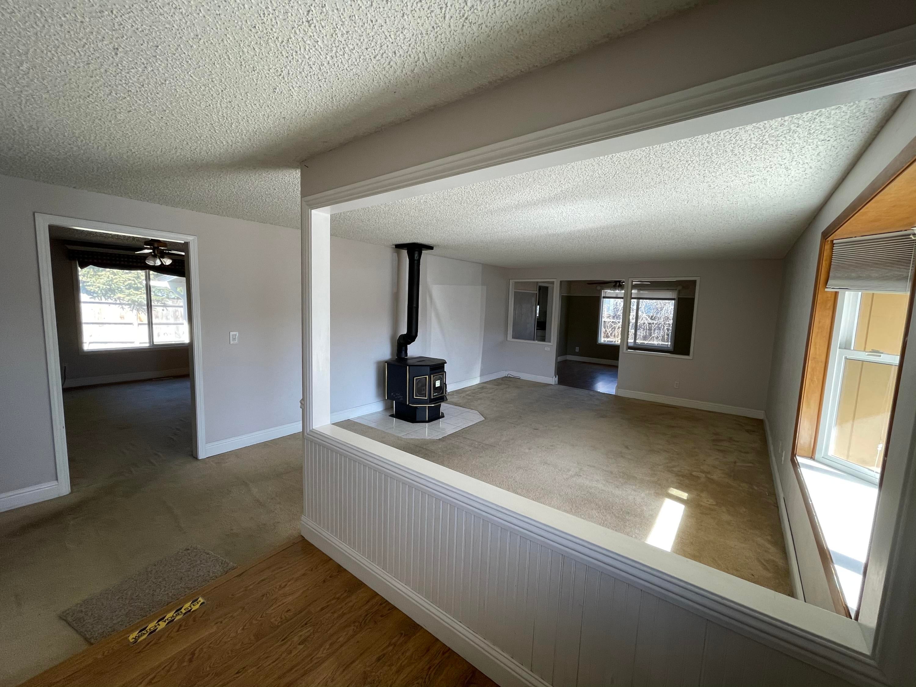 3934 Rio Vista Way Klamath Falls, OR 97603 - Photo 2 of 14 79971BE9-3D5A-46B6-B6B3-AC7C391BFEB1