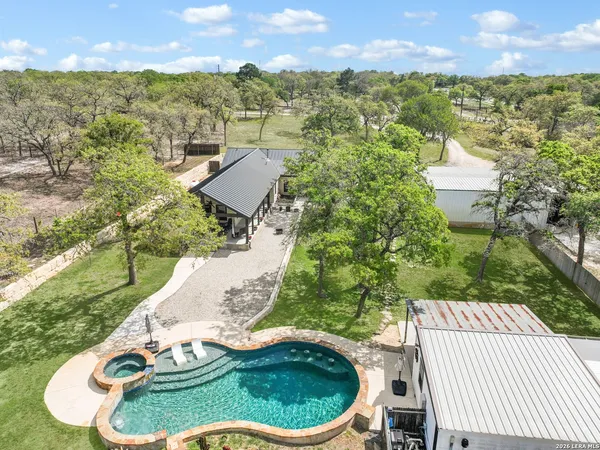 $789,000 | 736 Capote Oaks Drive, Seguin, TX 78155