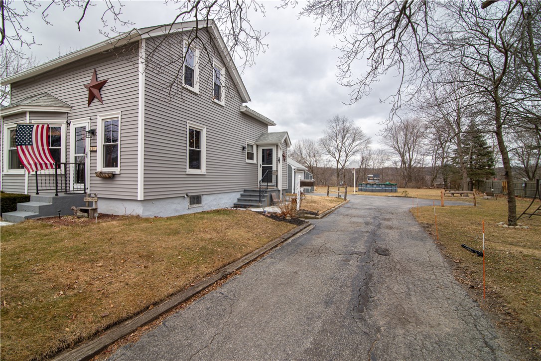 616 Manville Road Woonsocket, RI 02895 - Photo 3 of 28