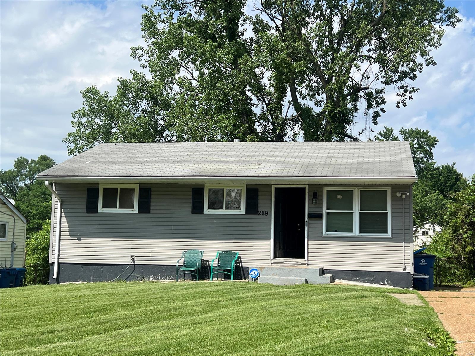 229 Grampian Road St. Louis, MO 63137 - Photo 1 of 20
