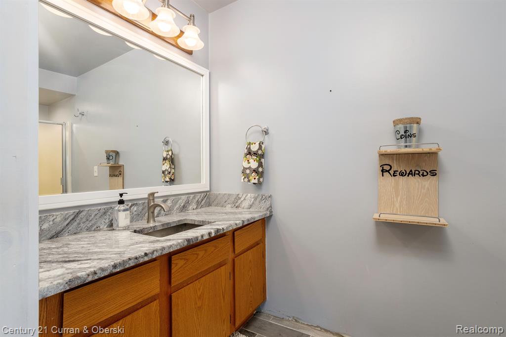 12340 Clyde Road Fenton, MI 48430 - Photo 15 of 56