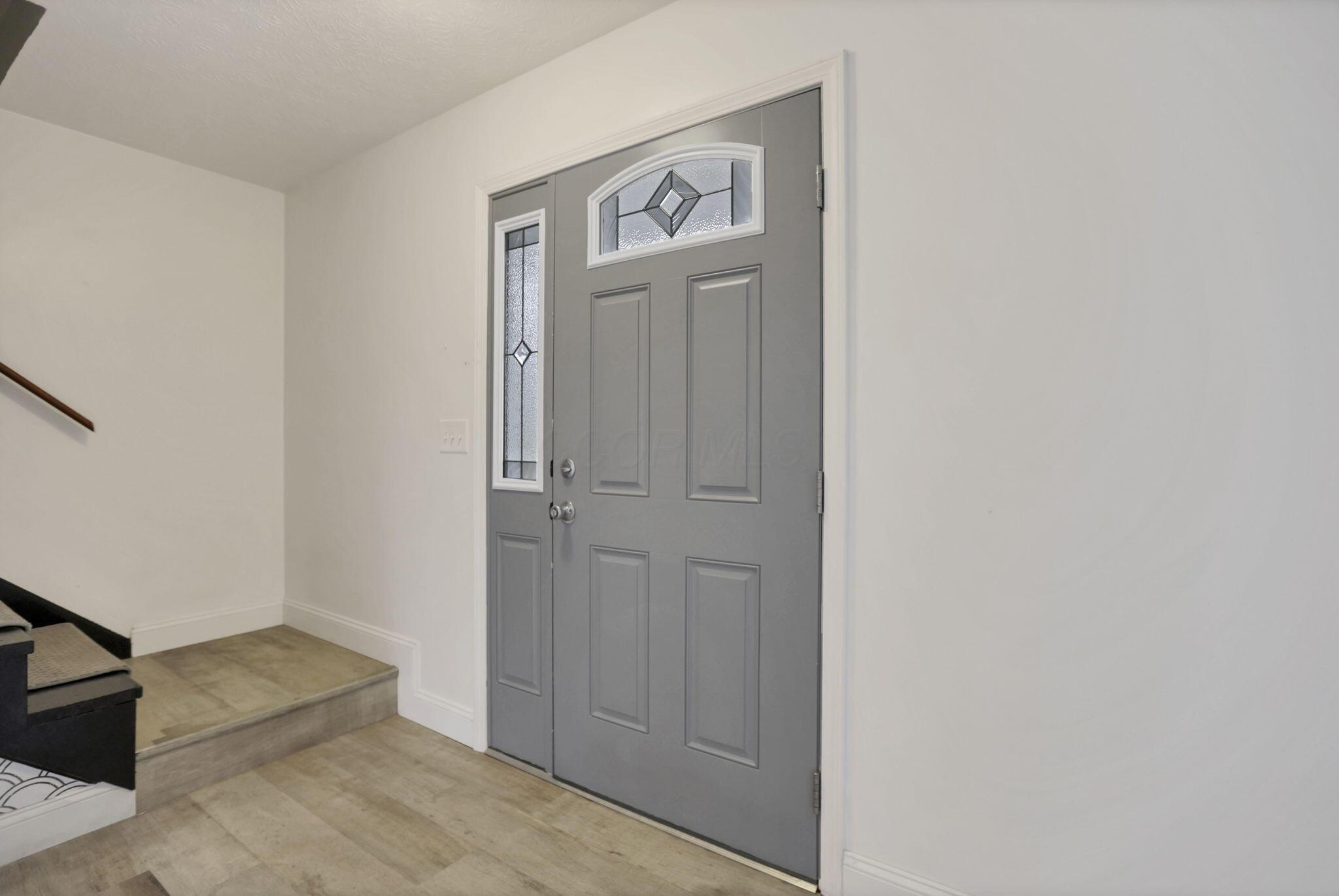 1160 Pembroke Road Newark, OH 43055 - Photo 5 of 58 Front Entry Way Foyer