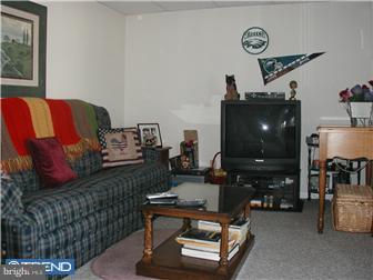 12236 Sweet Briar Road Philadelphia, PA 19154 - Photo 8 of 12 Family Room