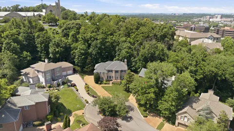 $1,275,000 | 128 Abbeywood Drive, Nashville, TN 37215