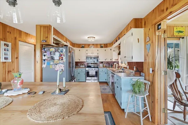 $905,000 | 48 Bushey Drive, Shelburne, VT 05482