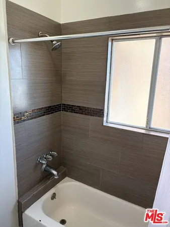 $1,495 | 738 New Hampshire Avenue, Unit 302, Los Angeles, CA 90005