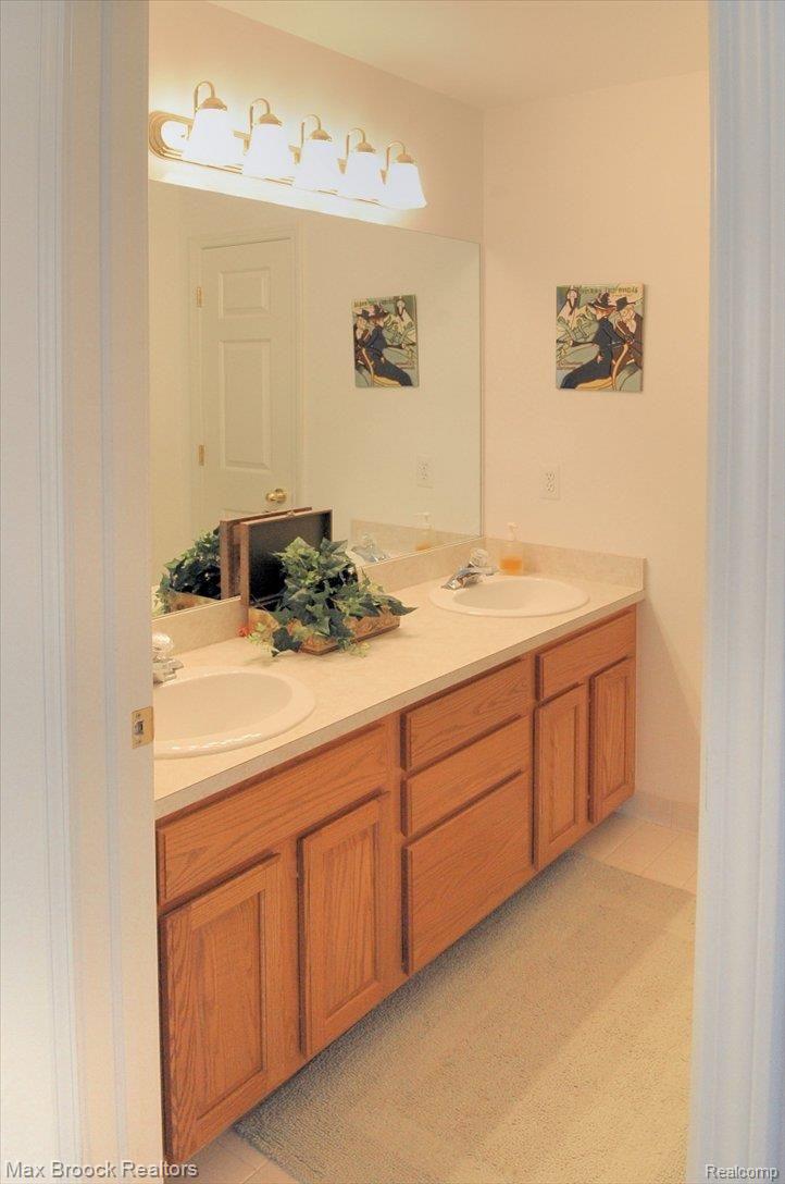 60622 Balmoral Way Rochester, MI 48306 - Photo 22 of 25 Upstairs 2nd Bath