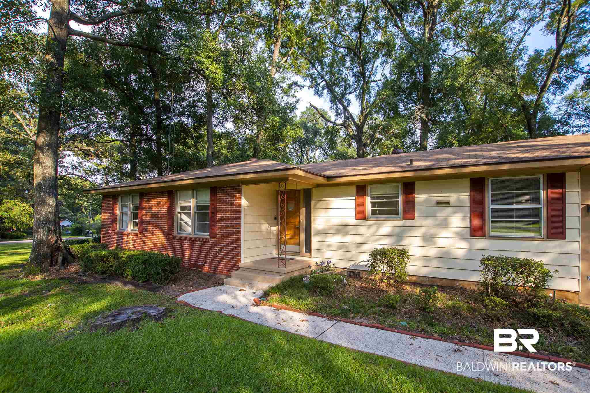 400 Thornton Place Mobile, AL 36609 - Photo 4 of 34