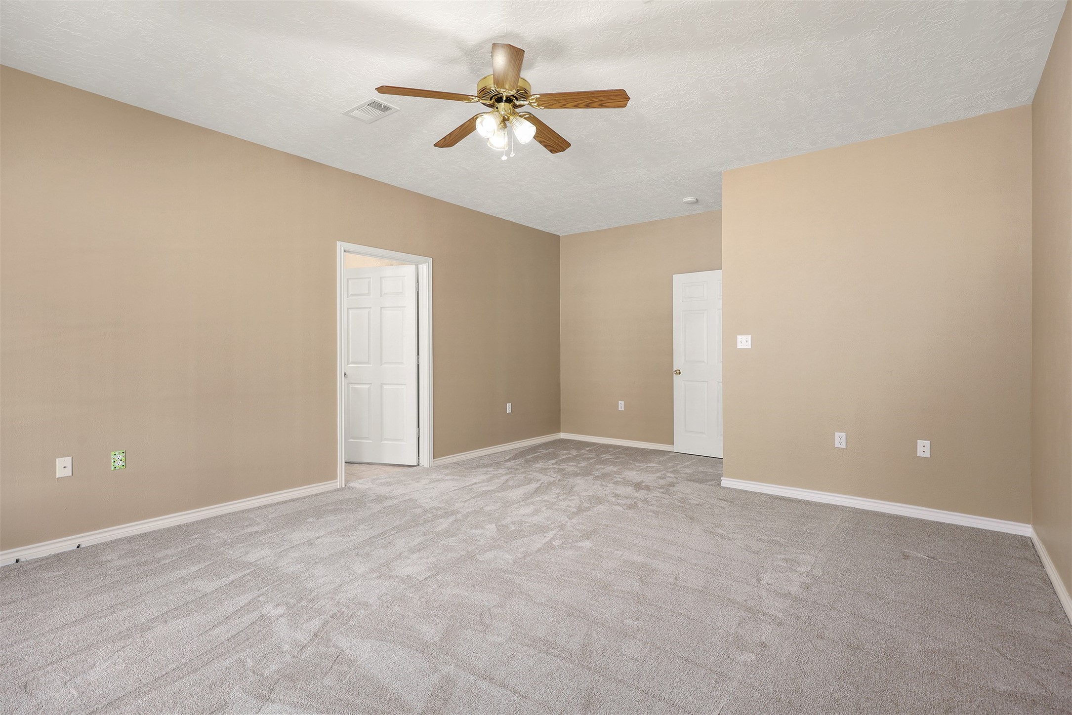 1635 Wallisville-Turtle Bayou Road Wallisville, TX 77597 - Photo 35 of 46 an empty room and chandelier fan