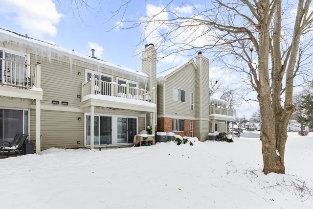 $280,000 | 1600 Brittany Court, Unit C2, Wheeling, IL 60090