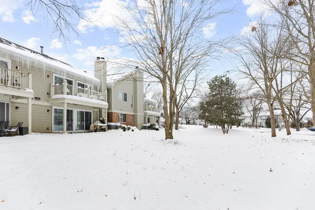 $280,000 | 1600 Brittany Court, Unit C2, Wheeling, IL 60090