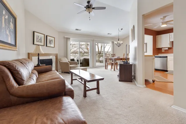 $280,000 | 1600 Brittany Court, Unit C2, Wheeling, IL 60090