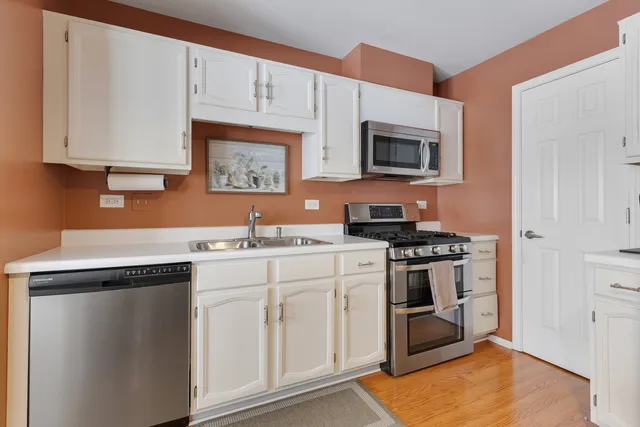 $280,000 | 1600 Brittany Court, Unit C2, Wheeling, IL 60090