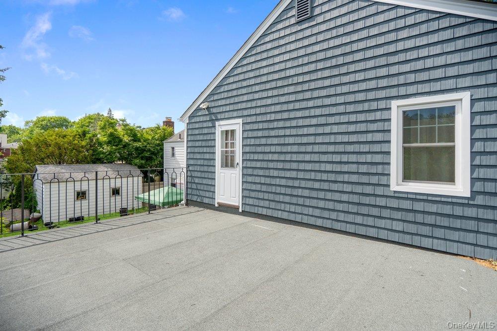 165 Linmouth Road Malverne, NY 11565 - Photo 15 of 26