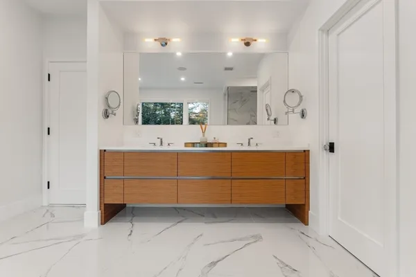 a bathroom with a sink and a mirror