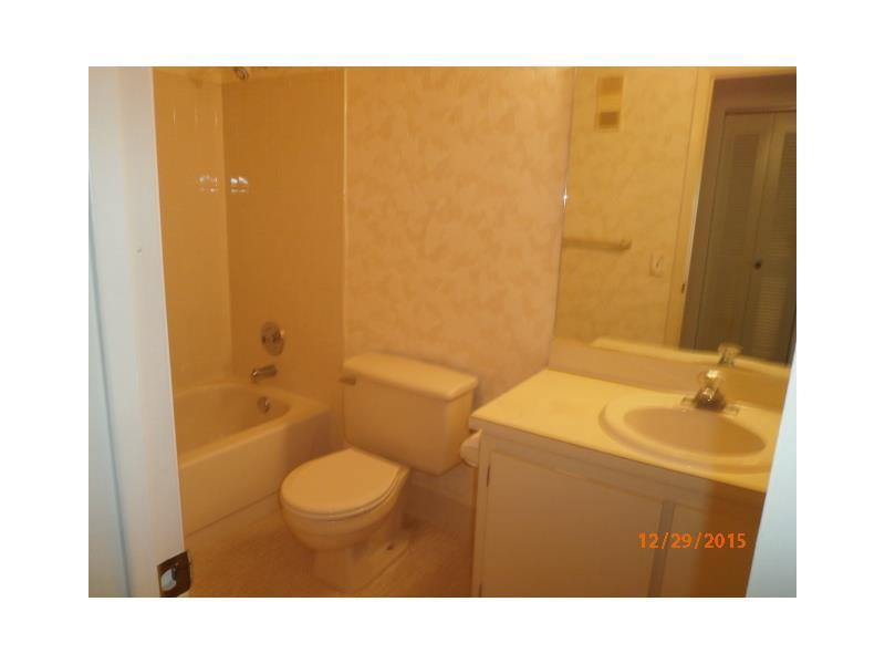 8861 Echo Lane, Unit 45 Boca Raton, FL 33496 - Photo 9 of 11 Bathroom.