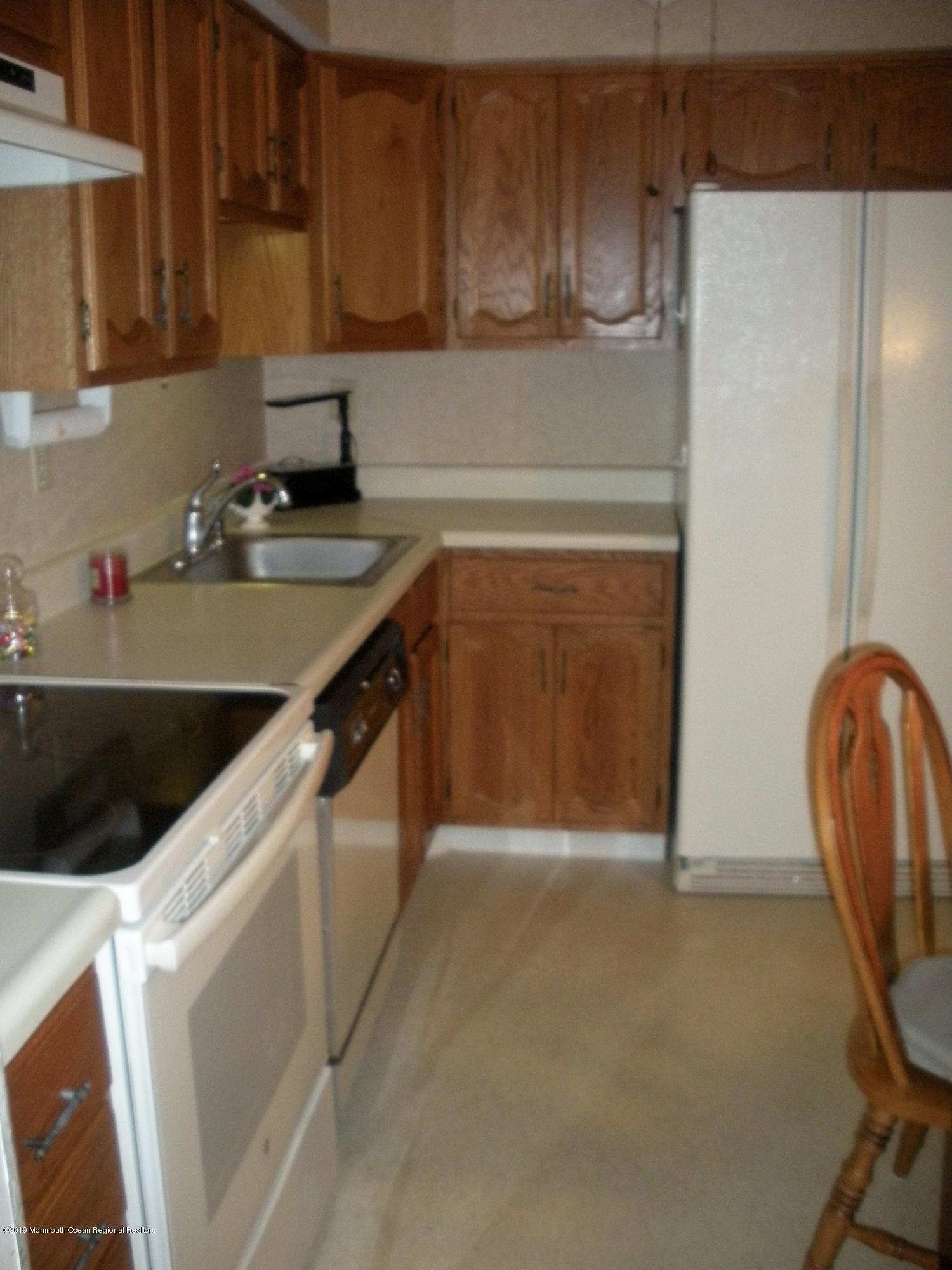 11 Berkshire Road, Unit 64 Whiting, NJ 08759 - Photo 8 of 18 DSCN0380