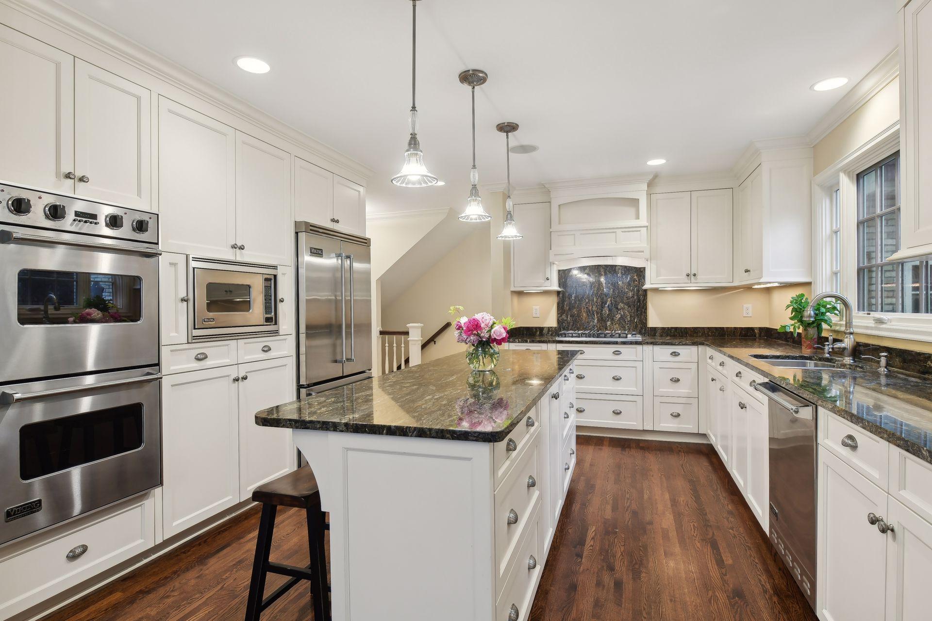 5017 Bruce Avenue Edina, MN 55424 - Photo 4 of 50