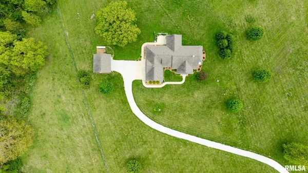 $740,000 | 9300 Highway 124, Sherman, IL 62684