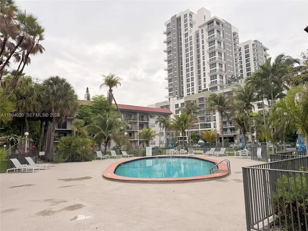 a view of a fountain in front of a building