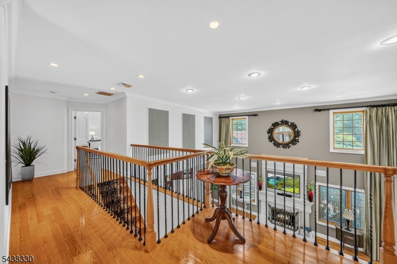 276 Northview Terrace Springfield, NJ 07081 - Photo 18 of 42