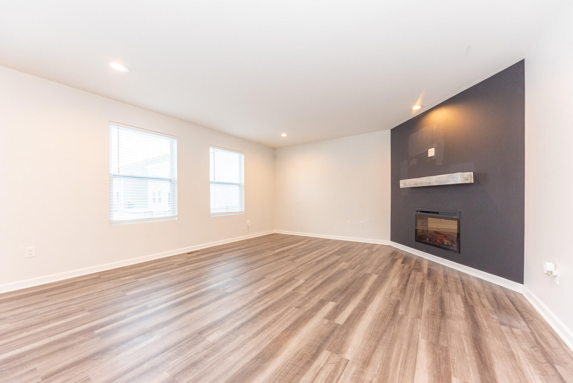 6035 Ravine Court Ypsilanti, MI 48197 - Photo 11 of 48 MLS10_LivingRoom