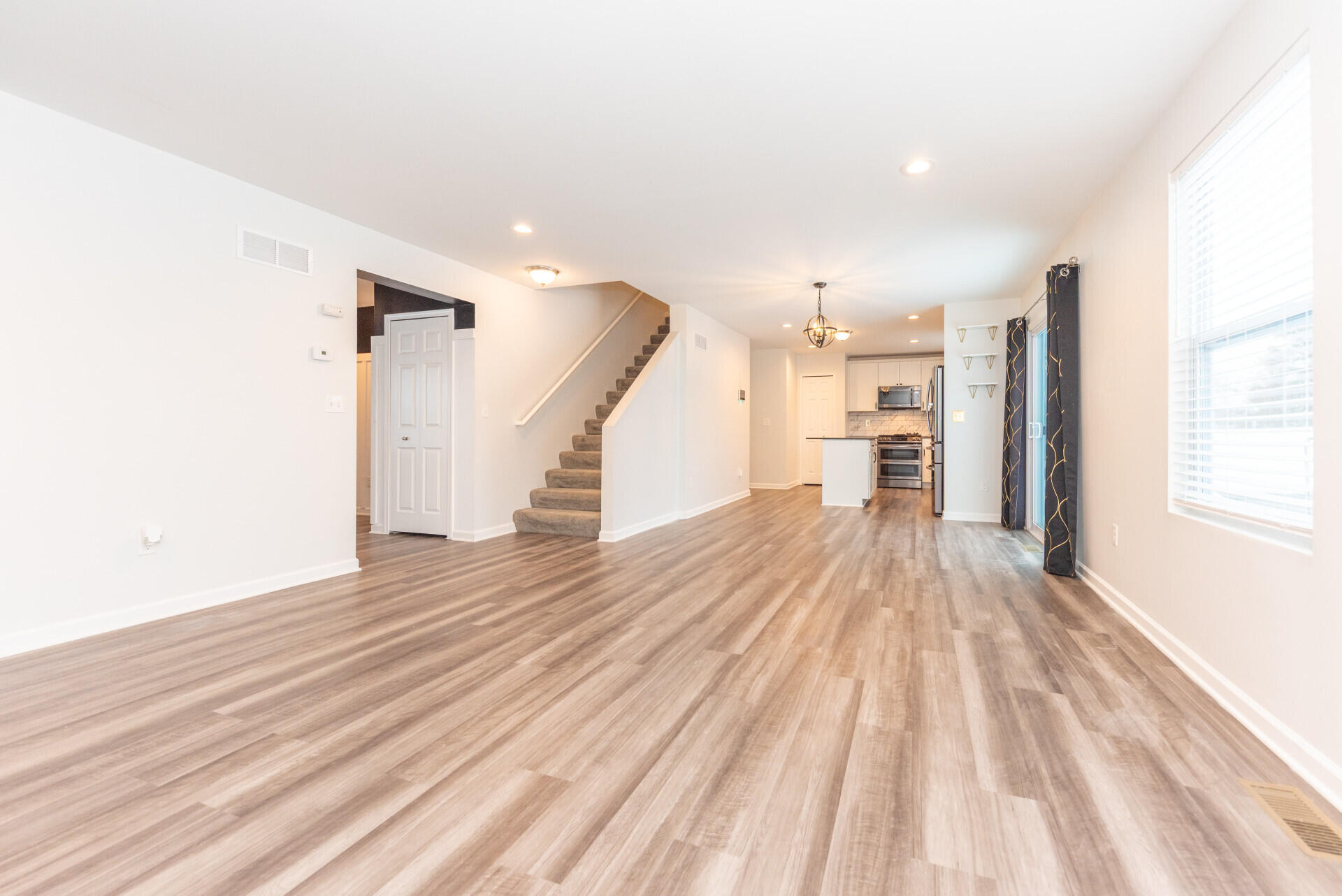 6035 Ravine Court Ypsilanti, MI 48197 - Photo 14 of 48 MLS12_Living_to_Dining