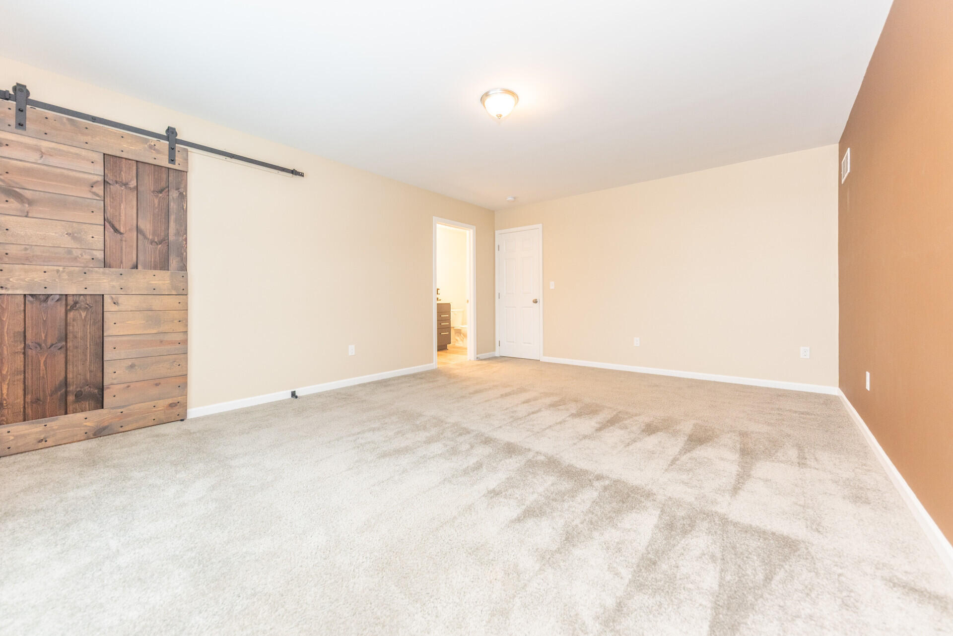 6035 Ravine Court Ypsilanti, MI 48197 - Photo 26 of 48 MLS23_PrimaryBedroom