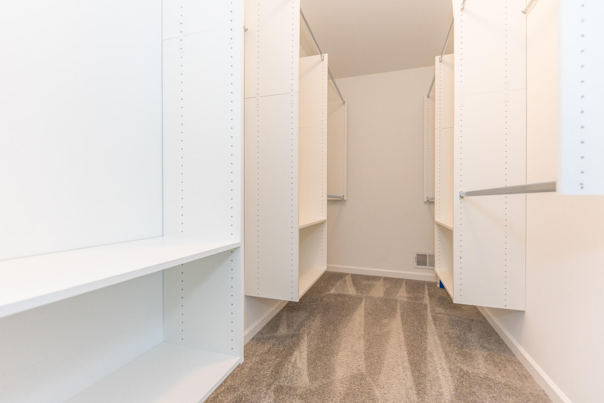 6035 Ravine Court Ypsilanti, MI 48197 - Photo 27 of 48 MLS24_PrimaryBR_walk-in_closet