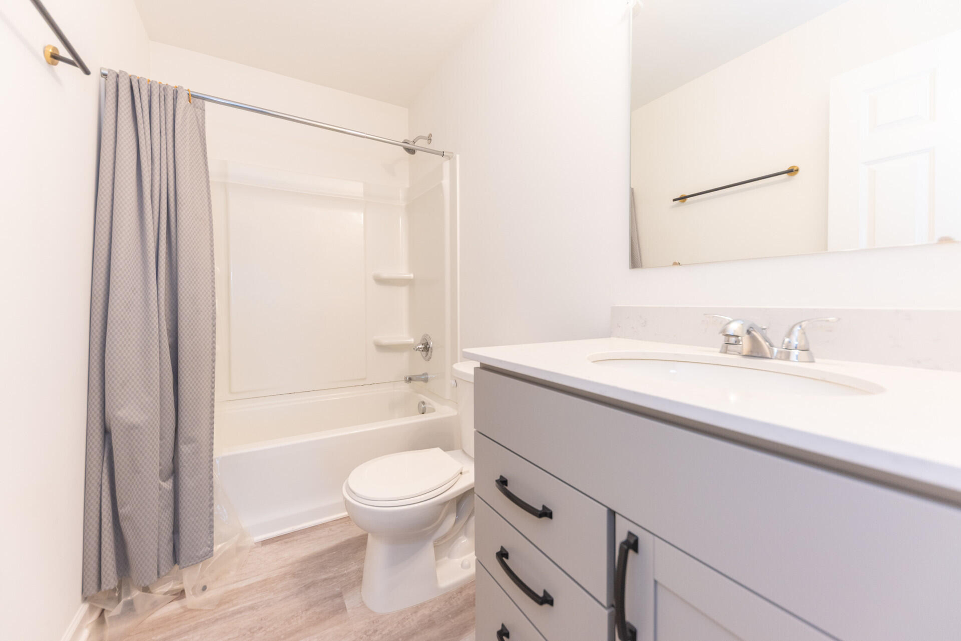 6035 Ravine Court Ypsilanti, MI 48197 - Photo 35 of 48 MLS32_2nd_Full_Bathroom