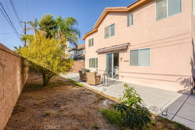 a view of a house with backyard and sitting area