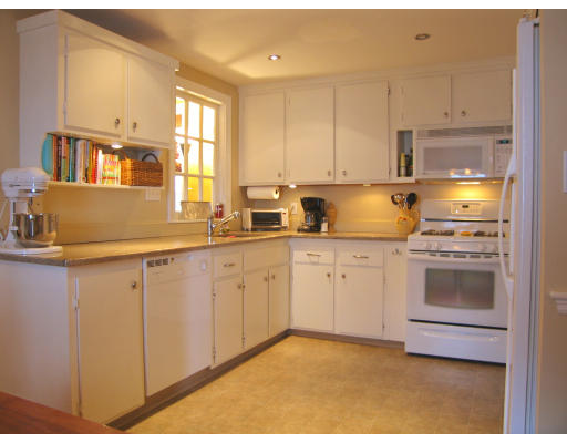19 Jensen Road Watertown, MA 02472 - Photo 3 of 18 Gallery Image 3