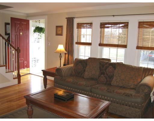19 Jensen Road Watertown, MA 02472 - Photo 4 of 18 Gallery Image 4