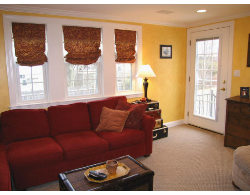 19 Jensen Road Watertown, MA 02472 - Photo 5 of 18 Gallery Image 5