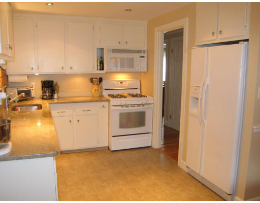19 Jensen Road Watertown, MA 02472 - Photo 7 of 18 Gallery Image 7