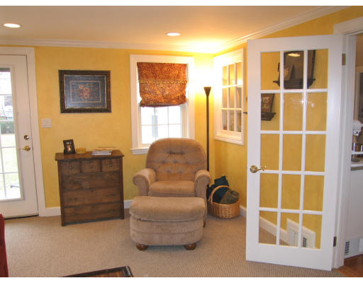 19 Jensen Road Watertown, MA 02472 - Photo 10 of 18 Gallery Image 10