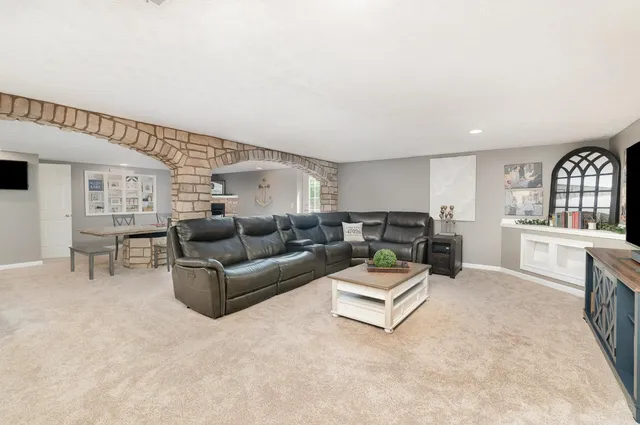 $674,900 | 1753 East Cove Circle, Lawrenceburg, IN 47025