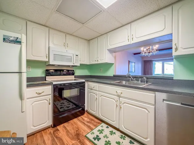 $215,000 | 6105 Delaire Landing Road, Unit 105, Philadelphia, PA 19114