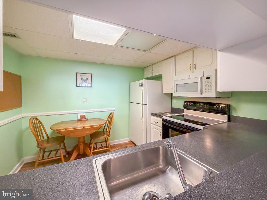 6105 Delaire Landing Road, Unit 105 Philadelphia, PA 19114 - Photo 14 of 39