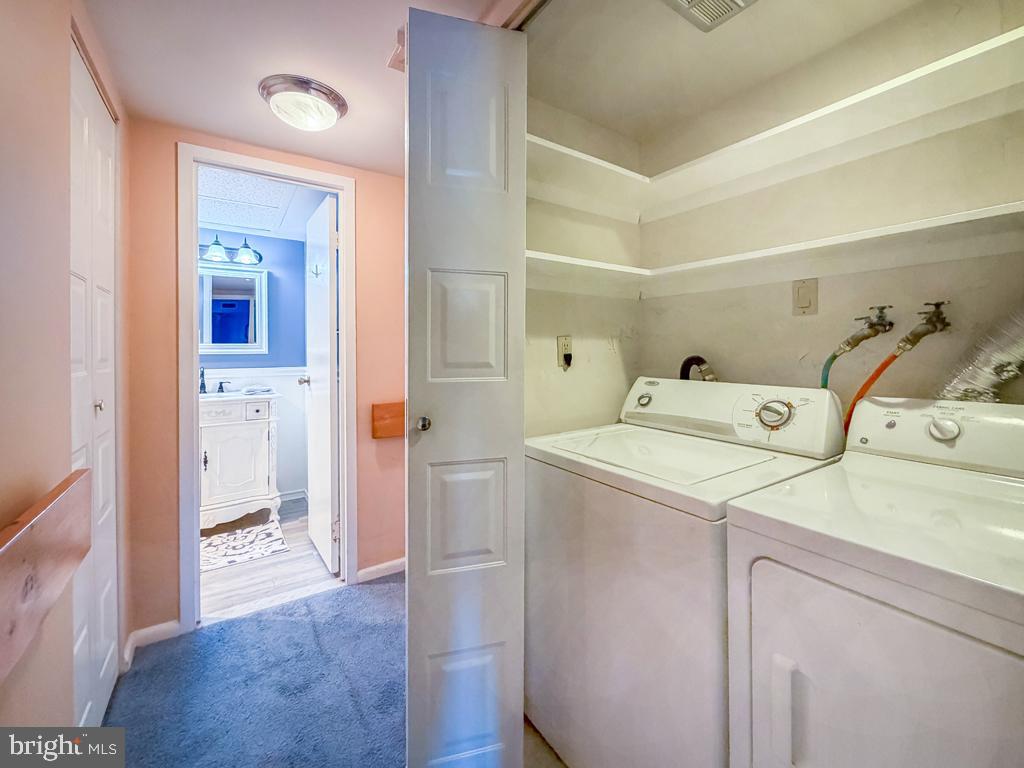 6105 Delaire Landing Road, Unit 105 Philadelphia, PA 19114 - Photo 27 of 39 Laundry room