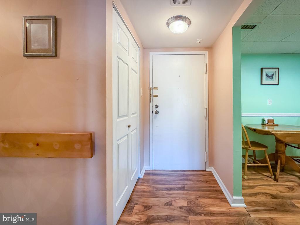 6105 Delaire Landing Road, Unit 105 Philadelphia, PA 19114 - Photo 10 of 39 Foyer