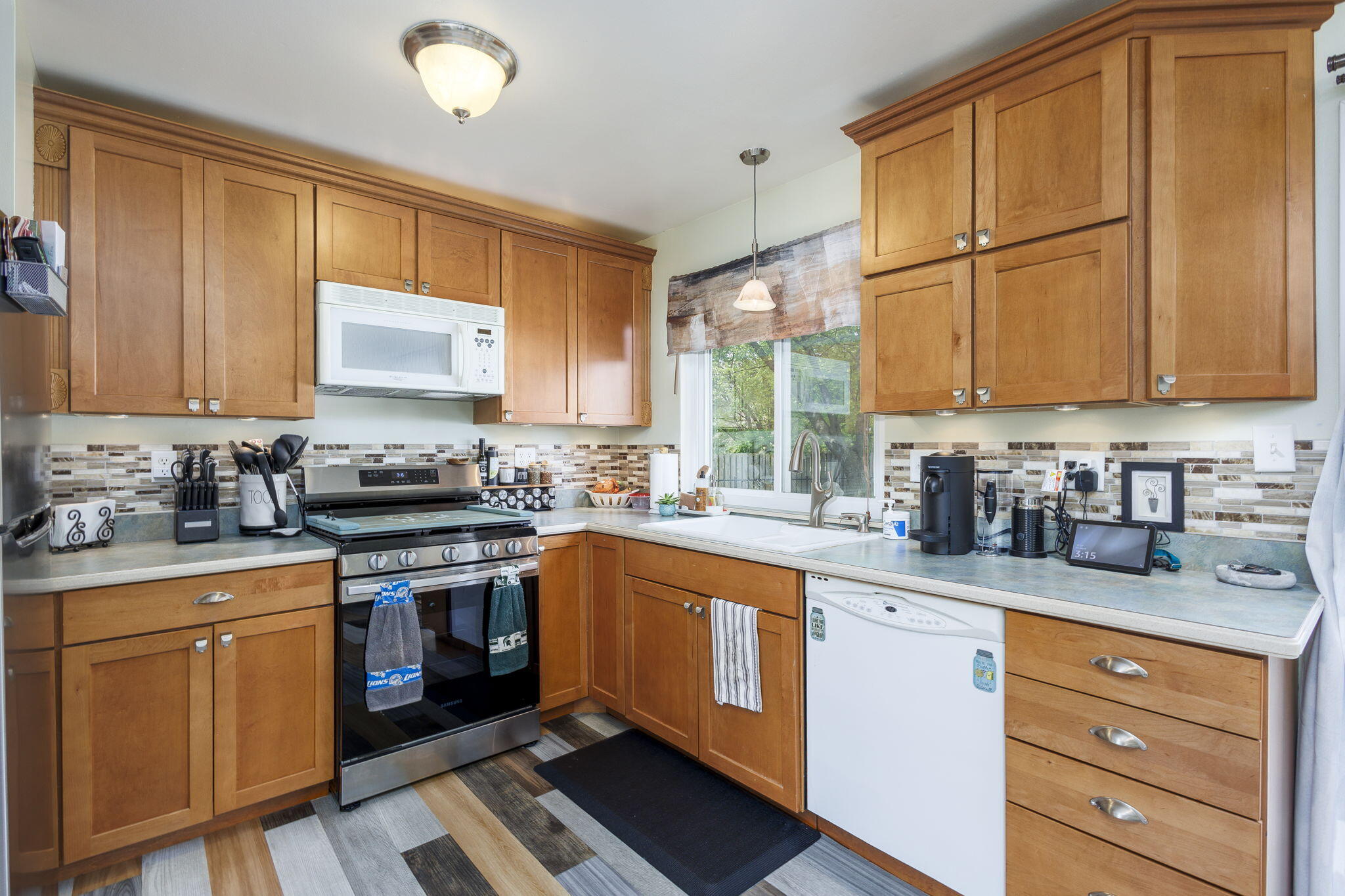 2458 Milverton Road Troy, MI 48083 - Photo 8 of 30 kitchen