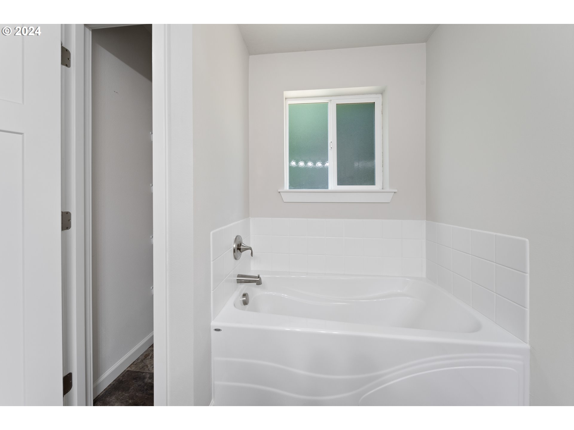 470 Providence Drive Reedsport, OR 97467 - Photo 17 of 41 a bathroom with bathtub and shower