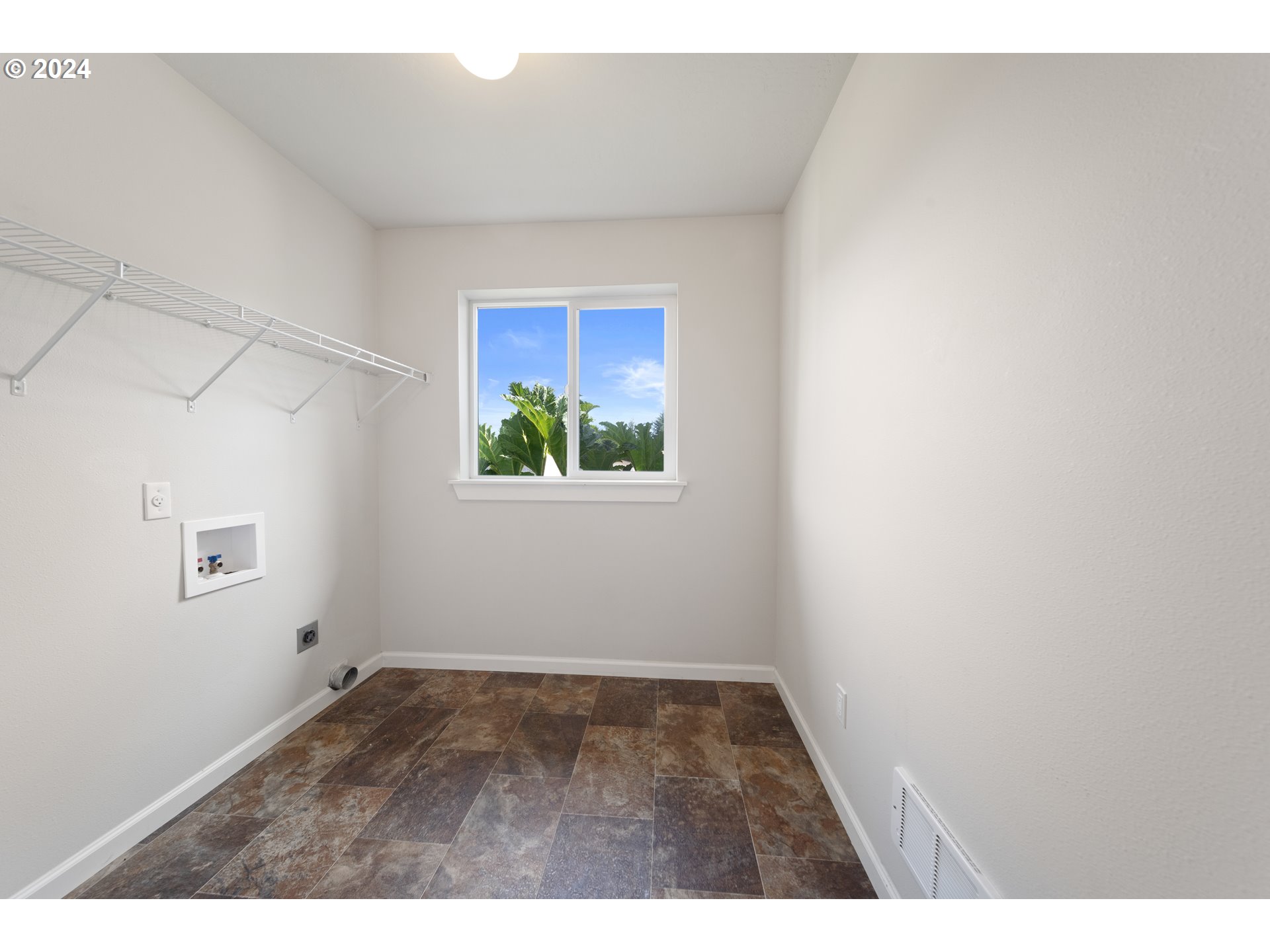 470 Providence Drive Reedsport, OR 97467 - Photo 28 of 41 a view of an empty room with a window