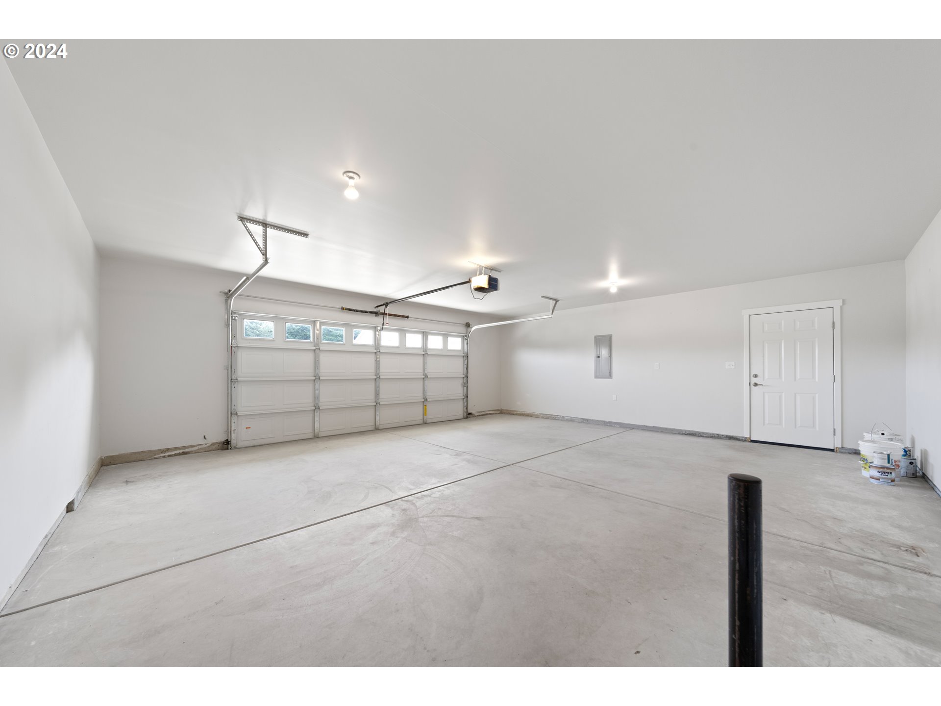 470 Providence Drive Reedsport, OR 97467 - Photo 30 of 41 a view of a garage