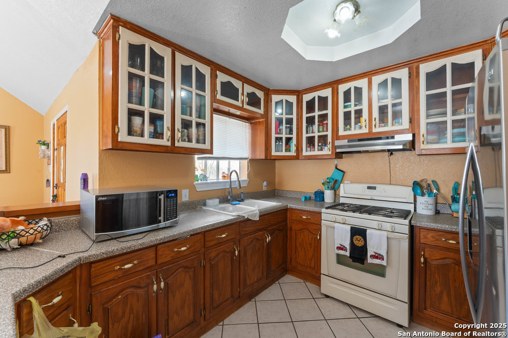 2930 Shane Road San Antonio, TX 78223 - Photo 28 of 75 a kitchen with stainless steel appliances granite countertop a stove and a sink